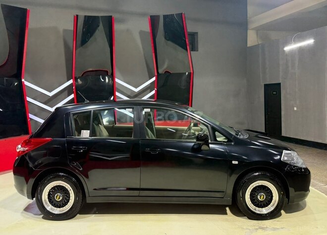 Nissan Tiida-4