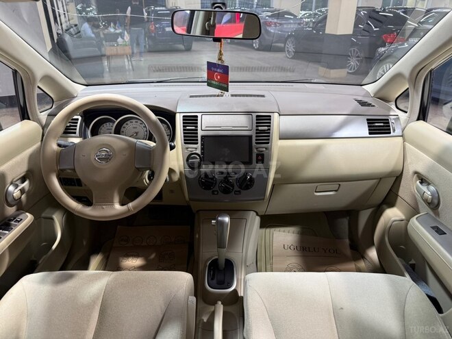 Nissan Tiida-13