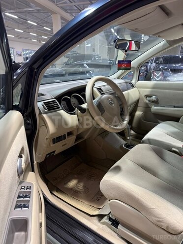 Nissan Tiida-11