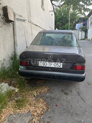 Mercedes E 200-2