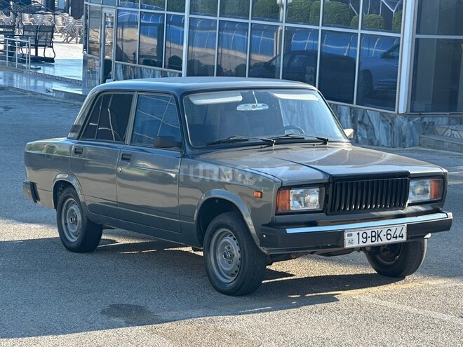 LADA (VAZ) 2107-2