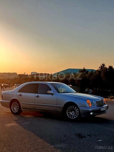 Mercedes E 270-4