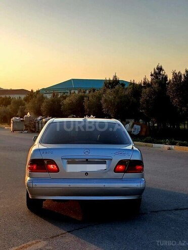 Mercedes E 270-2