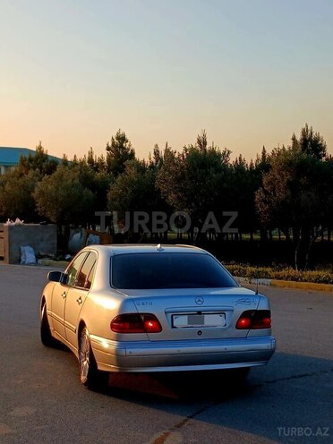 Mercedes E 270-5