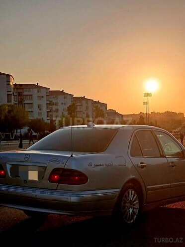 Mercedes E 270-7