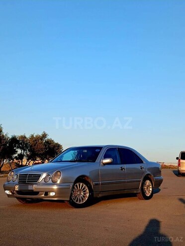Mercedes E 270-8