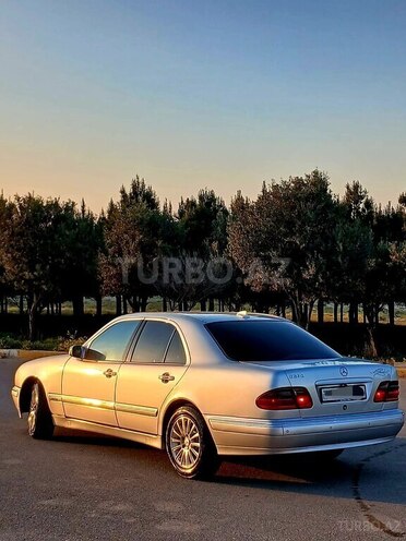 Mercedes E 270-6