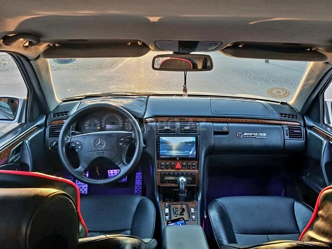 Mercedes E 270-9