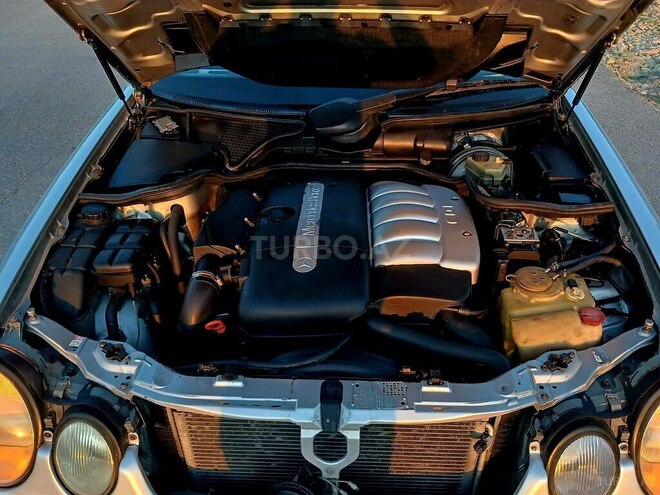 Mercedes E 270-10