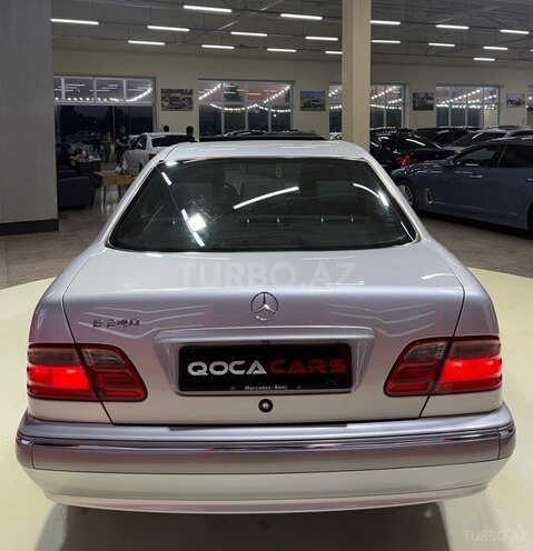 Mercedes E 240-16