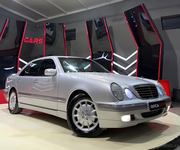 Mercedes E 240-1