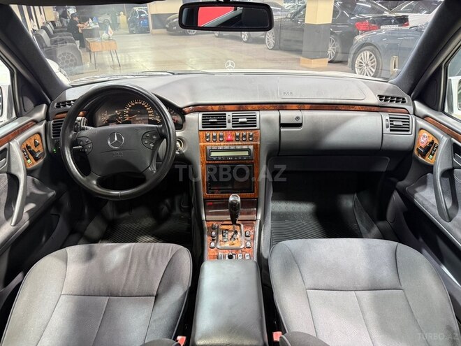 Mercedes E 240-21