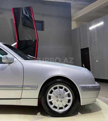 Mercedes E 240-13