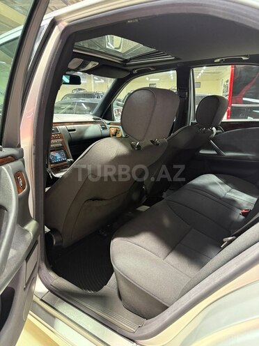 Mercedes E 240-22