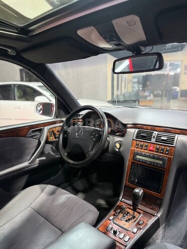 Mercedes E 240-25