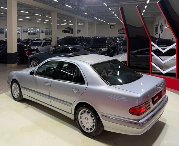 Mercedes E 240-8