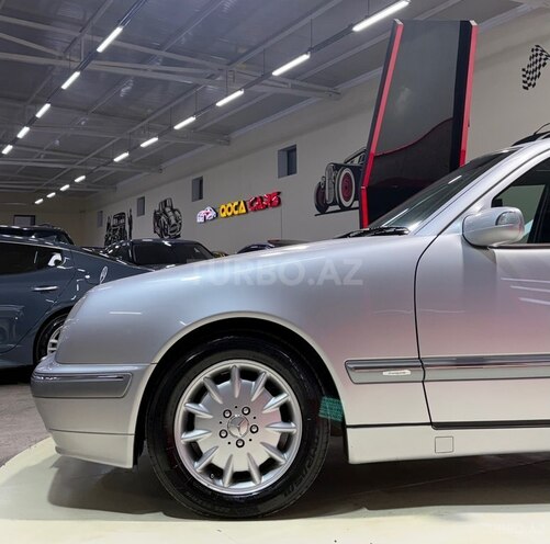 Mercedes E 240-12