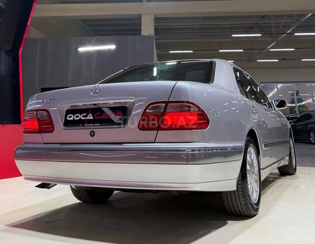 Mercedes E 240-10
