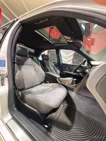 Mercedes E 240-20