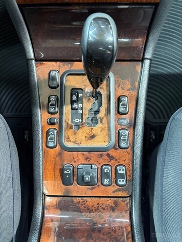 Mercedes E 240-27
