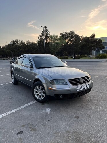 Volkswagen Passat-1