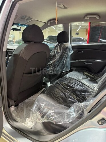 Kia Rio-13