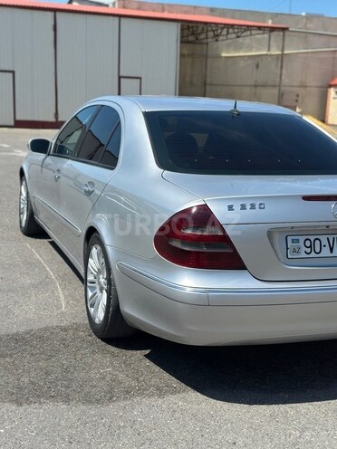 Mercedes E 220-3