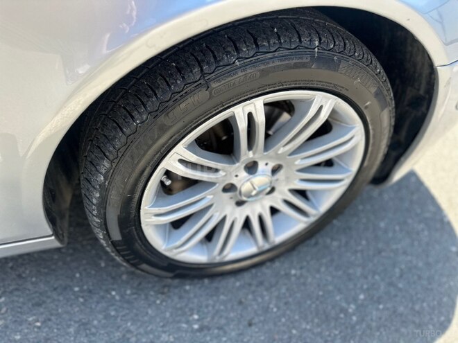 Mercedes E 220-17