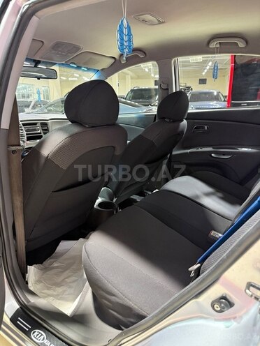 Kia Rio-12
