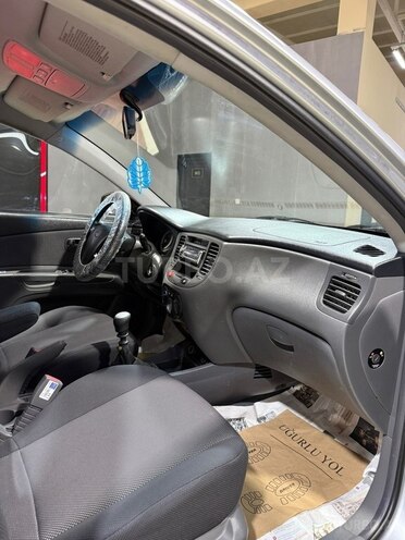 Kia Rio-10