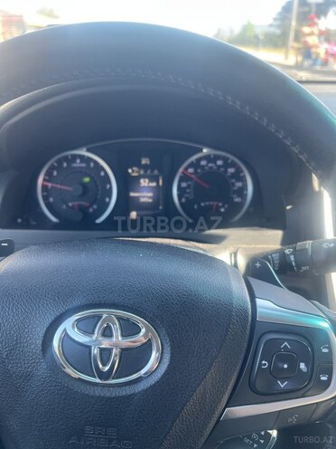 Toyota Camry-11