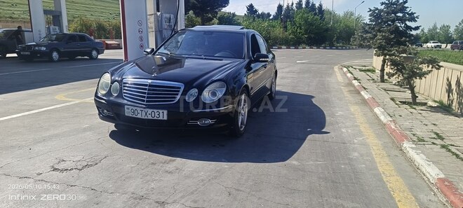 Mercedes E 270-16