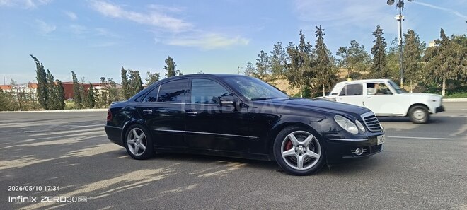 Mercedes E 270-11