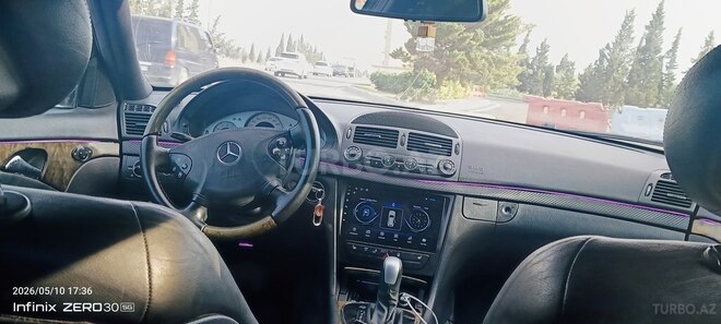 Mercedes E 270-4