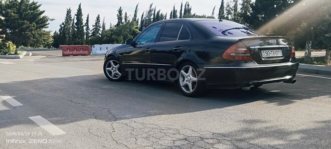 Mercedes E 270-7