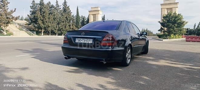 Mercedes E 270-10