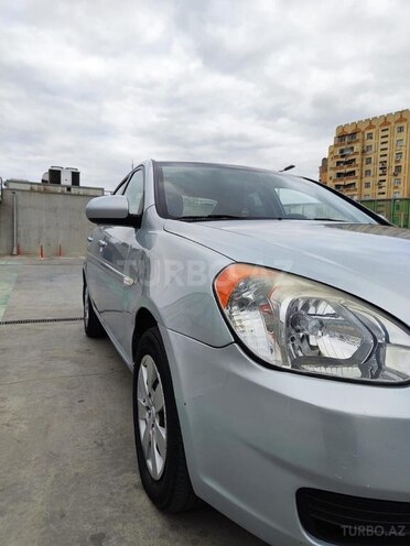 Hyundai Accent-11