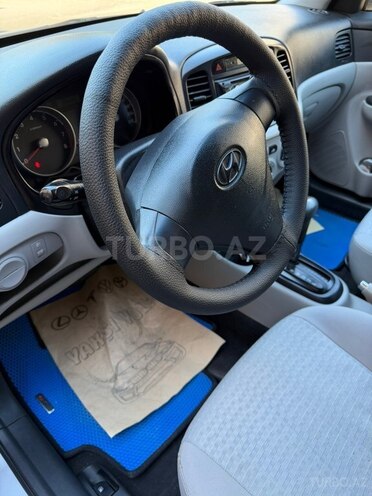 Hyundai Accent-9