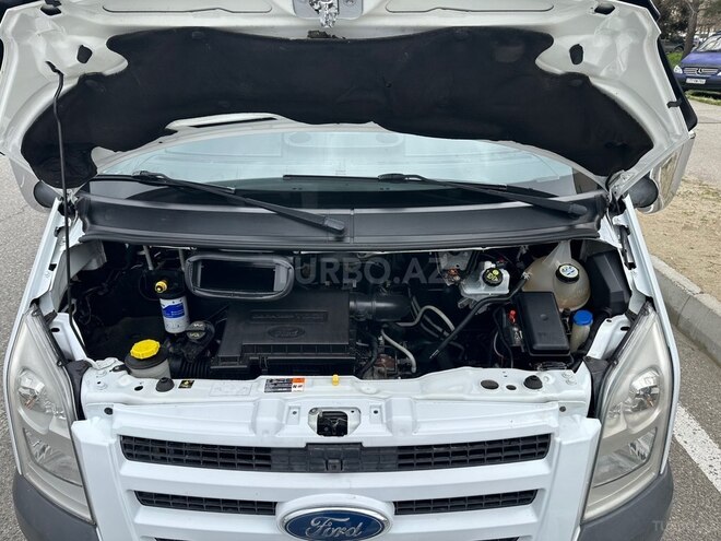 Ford Transit-9