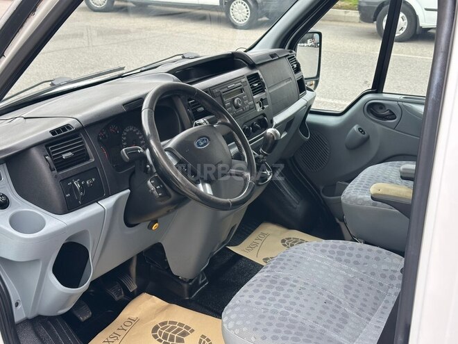 Ford Transit-10