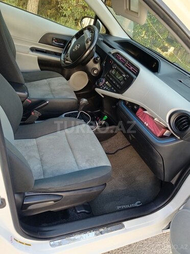 Toyota Prius C-4
