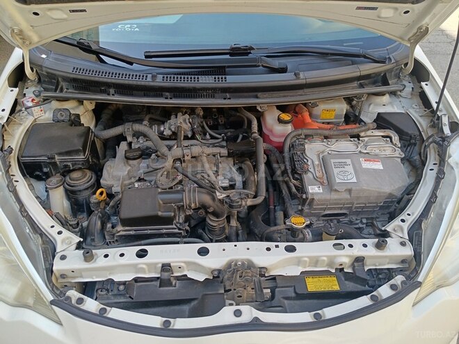 Toyota Prius C-6