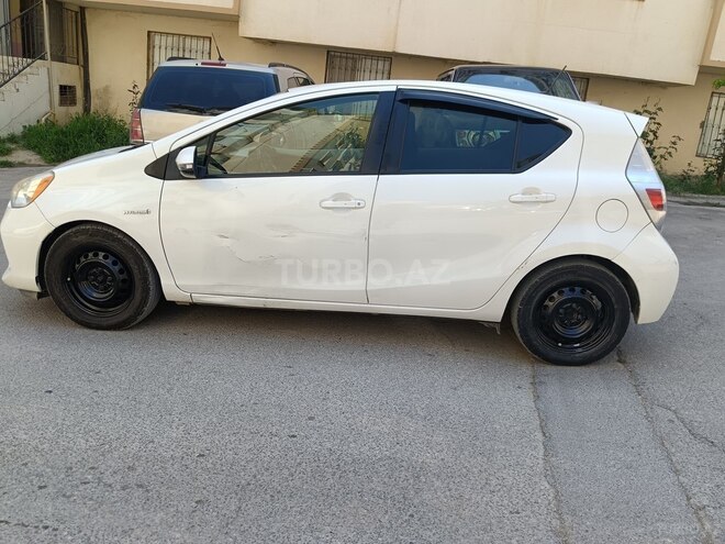Toyota Prius C-7