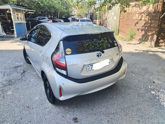 Toyota Aqua-4