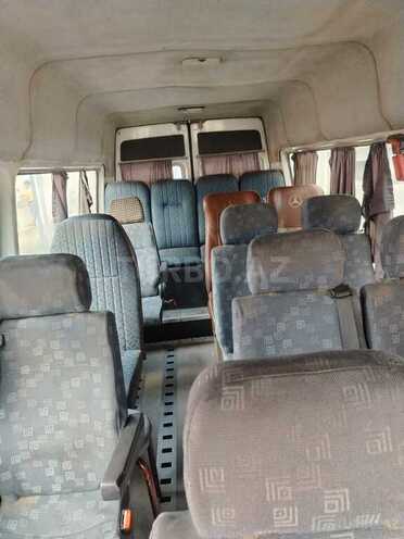 Mercedes Sprinter 208-9