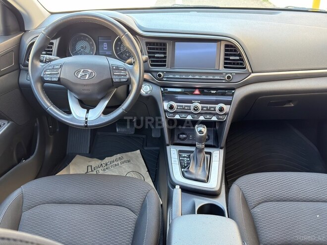 Hyundai Elantra-15