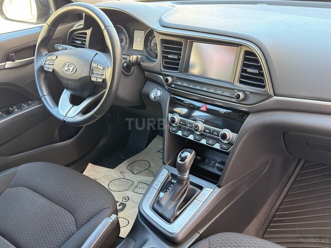 Hyundai Elantra-8