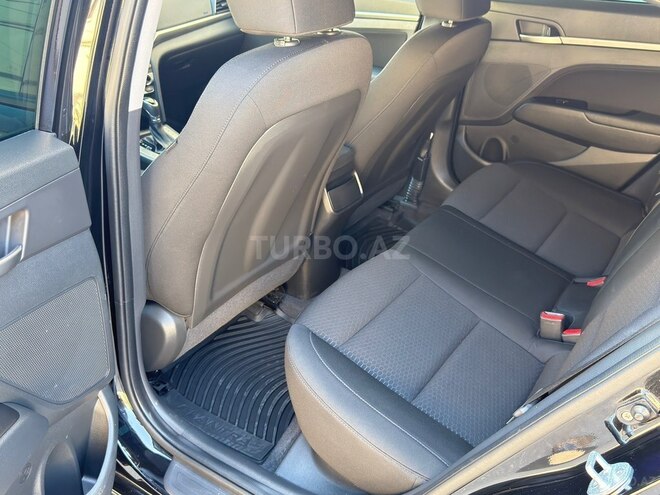 Hyundai Elantra-9