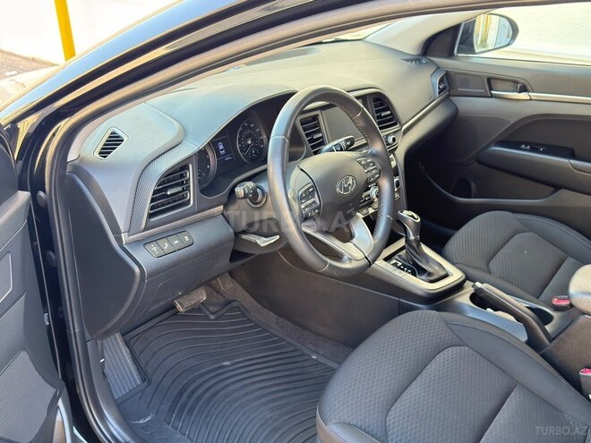 Hyundai Elantra-10