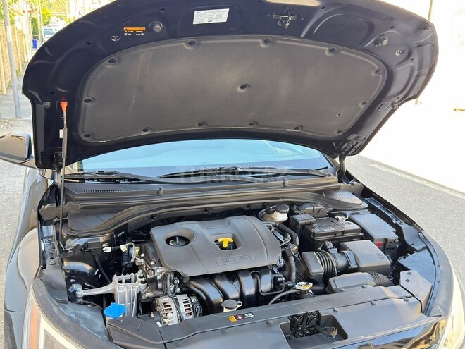 Hyundai Elantra-13